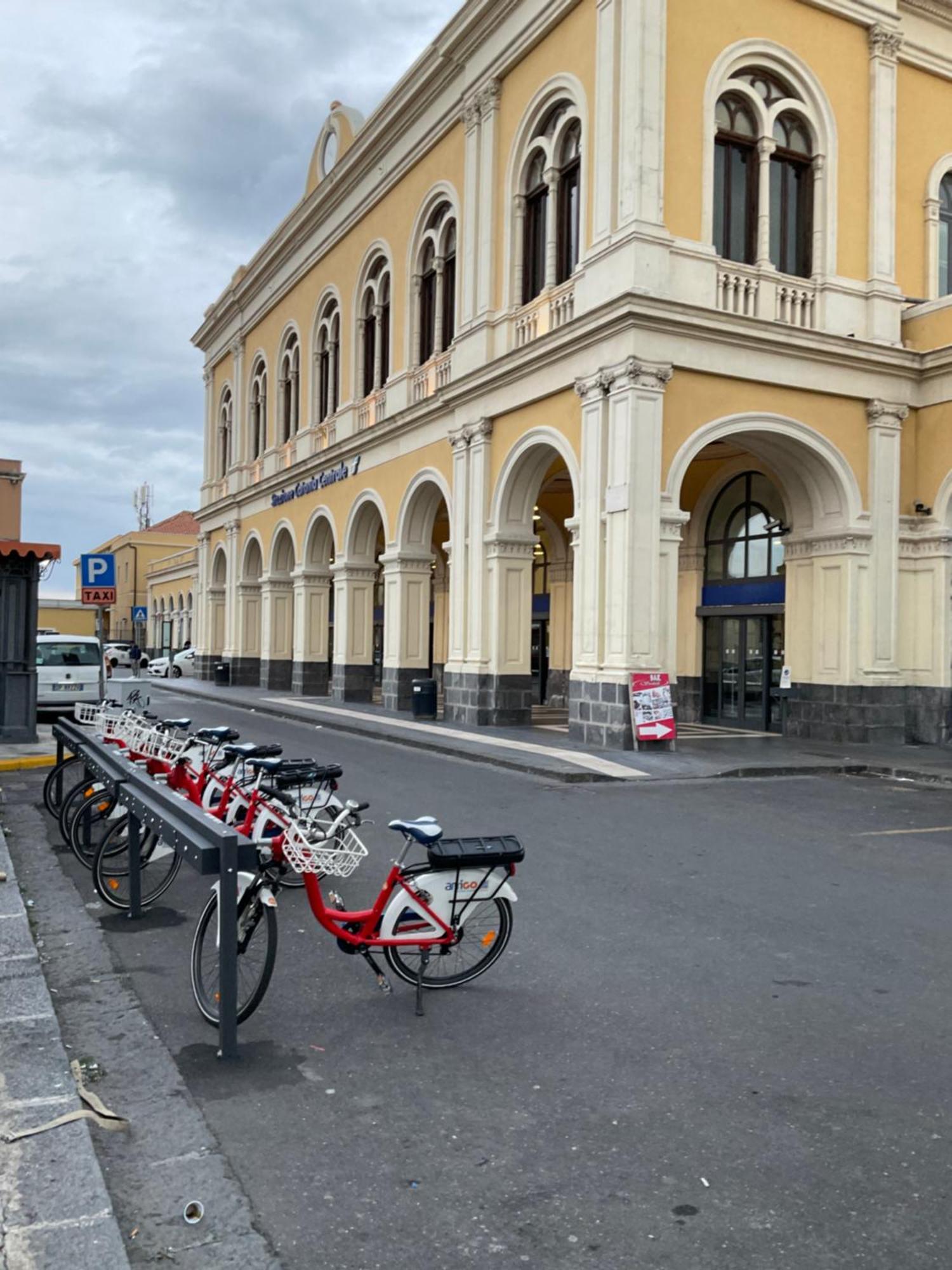 Binario 8 Catania Stazione Centrale Exterior photo